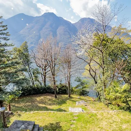 Oasis Of Silence On The First Line Of The Lake Villa *