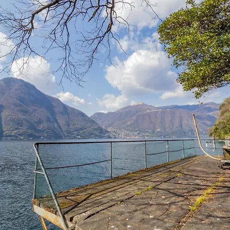 Oasis Of Silence On The First Line Of The Lake * Nesso