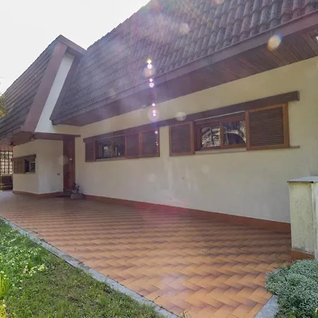 Oasis Of Silence On The First Line Of The Lake Villa *