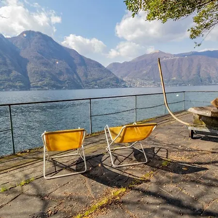 Oasis Of Silence On The First Line Of The Lake نيسّو
